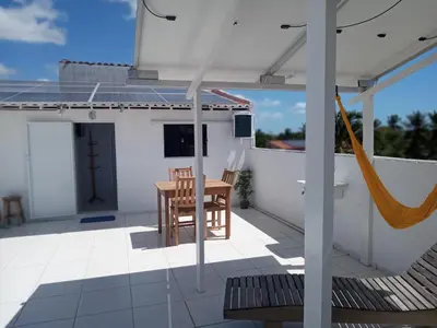 Uma televisão e/ou sistema de entretenimento em suite completa na cobertura no prea ce