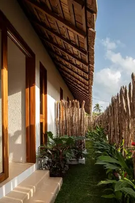 Um jardim no exterior de Casa Aracati Preá