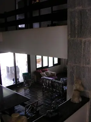 Uma área de estar em Casa da Prainha