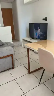 Uma televisão e/ou sistema de entretenimento em Lindo apartamento na Maraponga