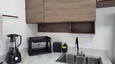 A cozinha ou kitchenette de Lindo apto 6 hóspedes Meireles pertinho da Beira Mar