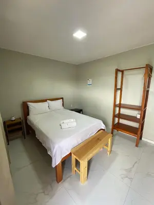 Uma cama ou camas num quarto em Suítes Paraíso Perfeito