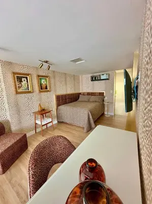Uma área de estar em Loft Duplex Luxo Temático
