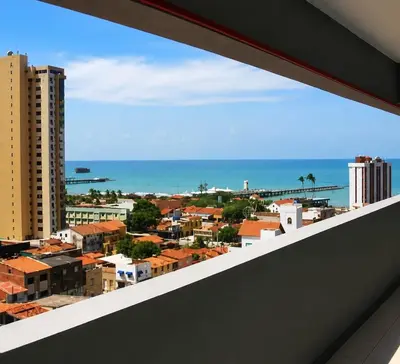Uma vista do mar geral ou uma vista do mar a partir do apartamento