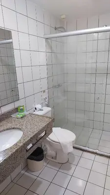 Uma casa de banho em REDE APARTHOTEL Praia Mansa