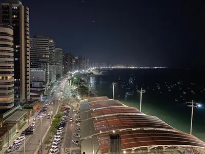 Uma vista do mar geral ou uma vista do mar a partir do apartamento