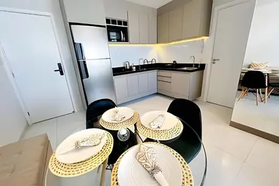 A cozinha ou kitchenette de Flat Luxo com Coworking, Academia e Rooftop - WiFi 1Gb - Beira Mar 4 min