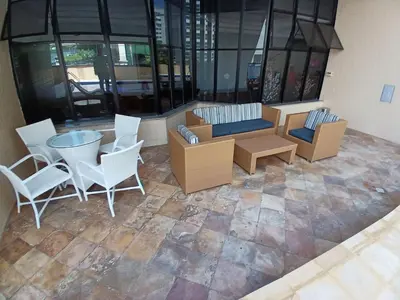 Uma área de estar em New Life Meireles Vista Mar by Escala Imoveis