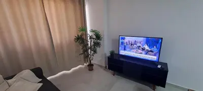 Uma televisão e/ou sistema de entretenimento em Apartamento inteiro próximo à praia de Iracema