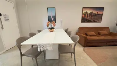 Uma área de estar em Ellery Abolição by Escala