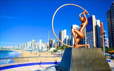 Uma praia em ou perto do apartamento