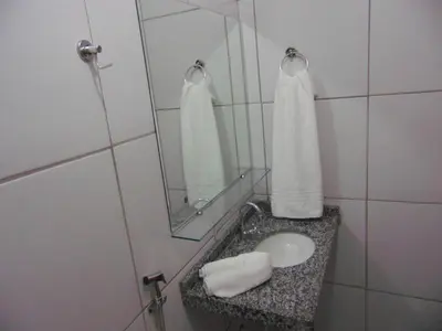 Uma casa de banho em Aldenora Flats