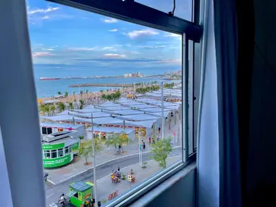 Uma vista do mar geral ou uma vista do mar a partir do apartamento