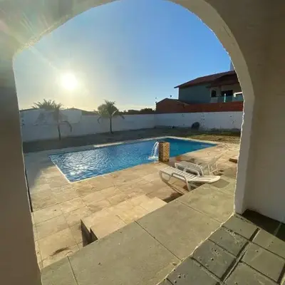 Casa com piscina próxima a praia de Águas Belas