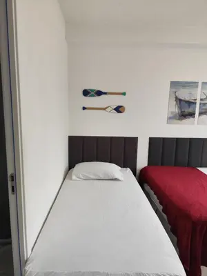 Uma cama ou camas num quarto em Apartamento novo com jardim privativo!