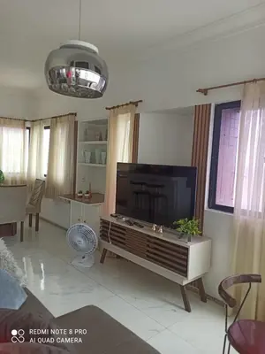 Uma televisão e/ou sistema de entretenimento em Flat Beira Mar com vista total para o mar