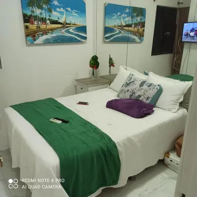 Uma cama ou camas num quarto em Flat Beira Mar com vista total para o mar