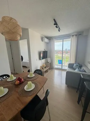 Uma área de estar em Apartamento em frente à praia conforto completo