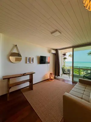 Uma televisão e/ou sistema de entretenimento em Beira Mar - Apartamento COM VISTA e SEM VISTA MAR