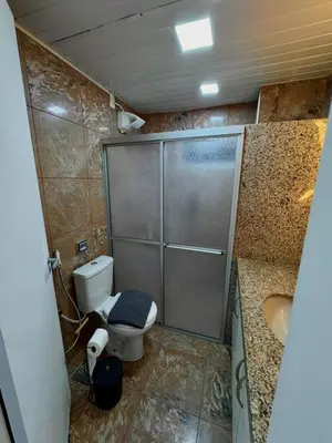 Uma casa de banho em Beira Mar - Apartamento COM VISTA e SEM VISTA MAR
