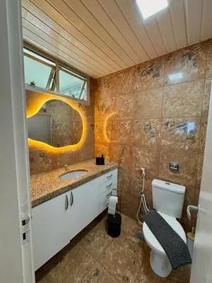 Uma casa de banho em Beira Mar - Apartamento COM VISTA e SEM VISTA MAR
