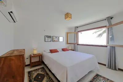 Uma cama ou camas num quarto em The Point Bangalô Pé na Areia em Fortim By Carpediem