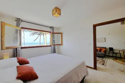 Uma cama ou camas num quarto em The Point Bangalô Pé na Areia em Fortim By Carpediem