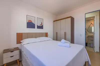 Uma cama ou camas num quarto em Mirante #1405 - Apê vista mar por Carpediem