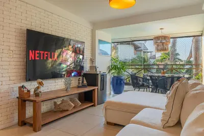 Uma televisão e/ou sistema de entretenimento em Beach Place #202 - Beira Mar por Carpediem