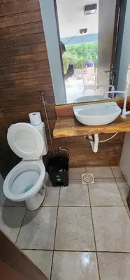Uma casa de banho em recanto da Juliana