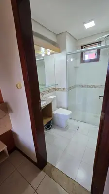 Uma casa de banho em Beachfront Apartment 424A - 424B Kariri Beach