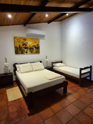 Uma cama ou camas num quarto em Biruta's Beach House Taíba