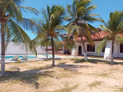 A piscina em ou perto de Grande Casa de Praia na Caponga - Ceará