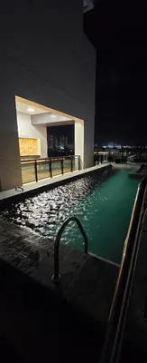 A piscina em ou perto de Duo Milênio