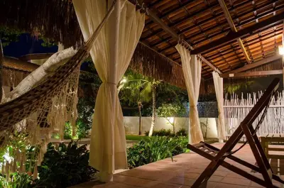 Um jardim no exterior de Vila Lua Aparts - Apartamento 5 - melhor custo beneficio de Jeri