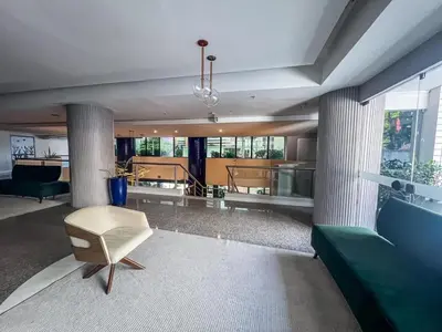 A planta de Flat moderno, 2 quartos dentro de hotel famoso