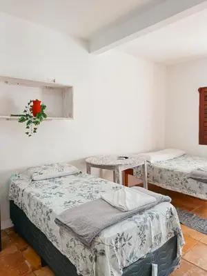 Uma cama ou camas num quarto em Pousada Recanto dos Ventos