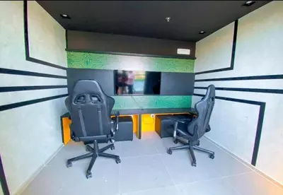 Uma televisão e/ou sistema de entretenimento em Apartamento Praia do Futuro