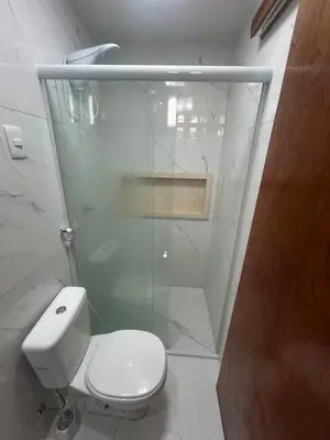 Uma casa de banho em GT Hostel