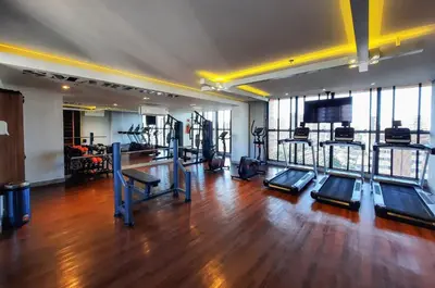 O centro de fitness e/ou as comodidades de fitness de JSmart Novinho 4 Pessoas Super Completo WiFi Top