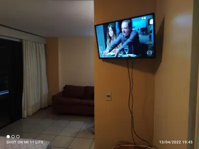 Uma televisão e/ou sistema de entretenimento em PERTO DE TUDO, Praia Mansa 4
