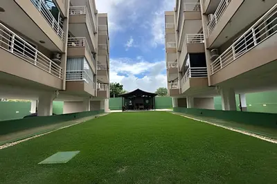 O edifício onde o apartamento está situado