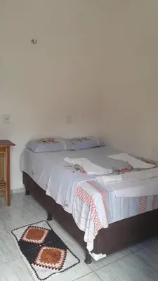 Uma cama ou camas num quarto em Econômico Suíte Standard Vila Jeri