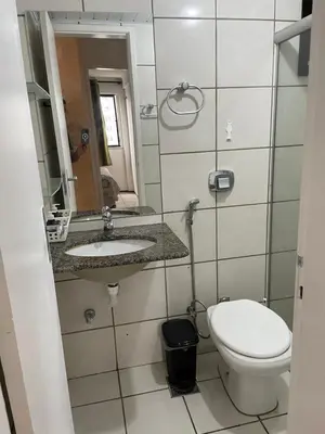 Uma casa de banho em Flat Dragão do Mar