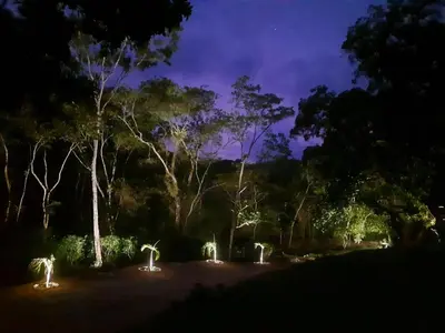 Um jardim no exterior de Paraíso no coração de Guaramiranga