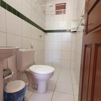 Uma casa de banho em Apartamento Flecheiras Frente Mar