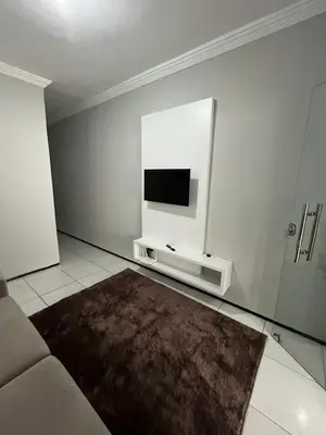Uma televisão e/ou sistema de entretenimento em Seller House
