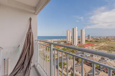 Uma vista do mar geral ou uma vista do mar a partir do apartamento