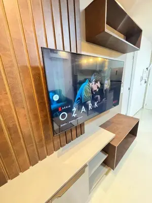 Uma televisão e/ou sistema de entretenimento em Melhor AP em Sobral de frente ao Shopping