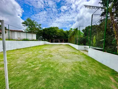 Um jardim no exterior de Sítio Barra Suítes